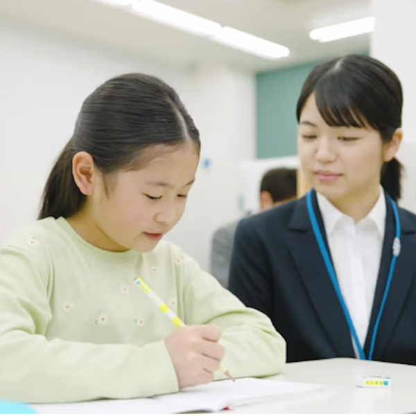 明るい講師たちの「対話型」授業で「やればできる」経験を積み、勉強へのやる気を引き出します！